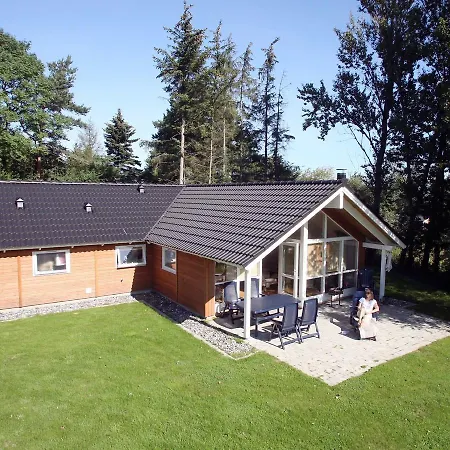 Four-bedroom Holiday In 2 *