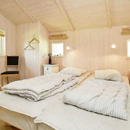 Four-bedroom Holiday In 2 펜션 *