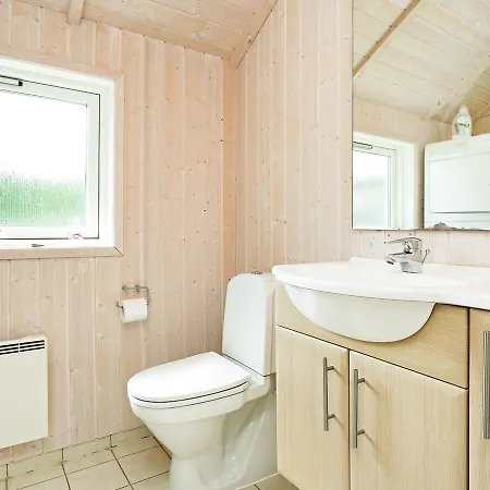 Four-bedroom Holiday In 2 펜션 Asnæs