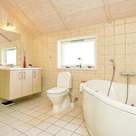Four-bedroom Holiday In 2 *
