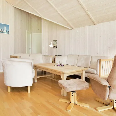 Four-bedroom Holiday In 2 *